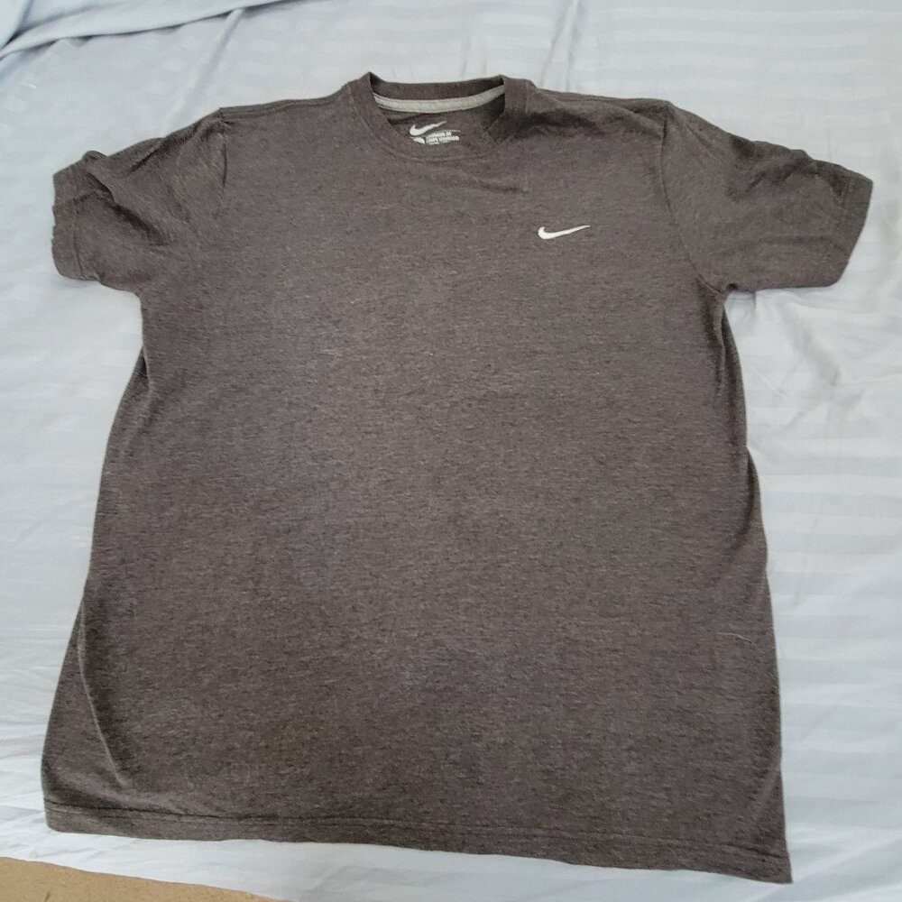 Nike Grey Short Sleeve Tee - Size L